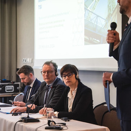Zväčšiť fotografiu - Európskej komisii predstavili plány aj problémy vyplývajúce z transformácie regiónu - TSK_EK Zvolen_mini-2